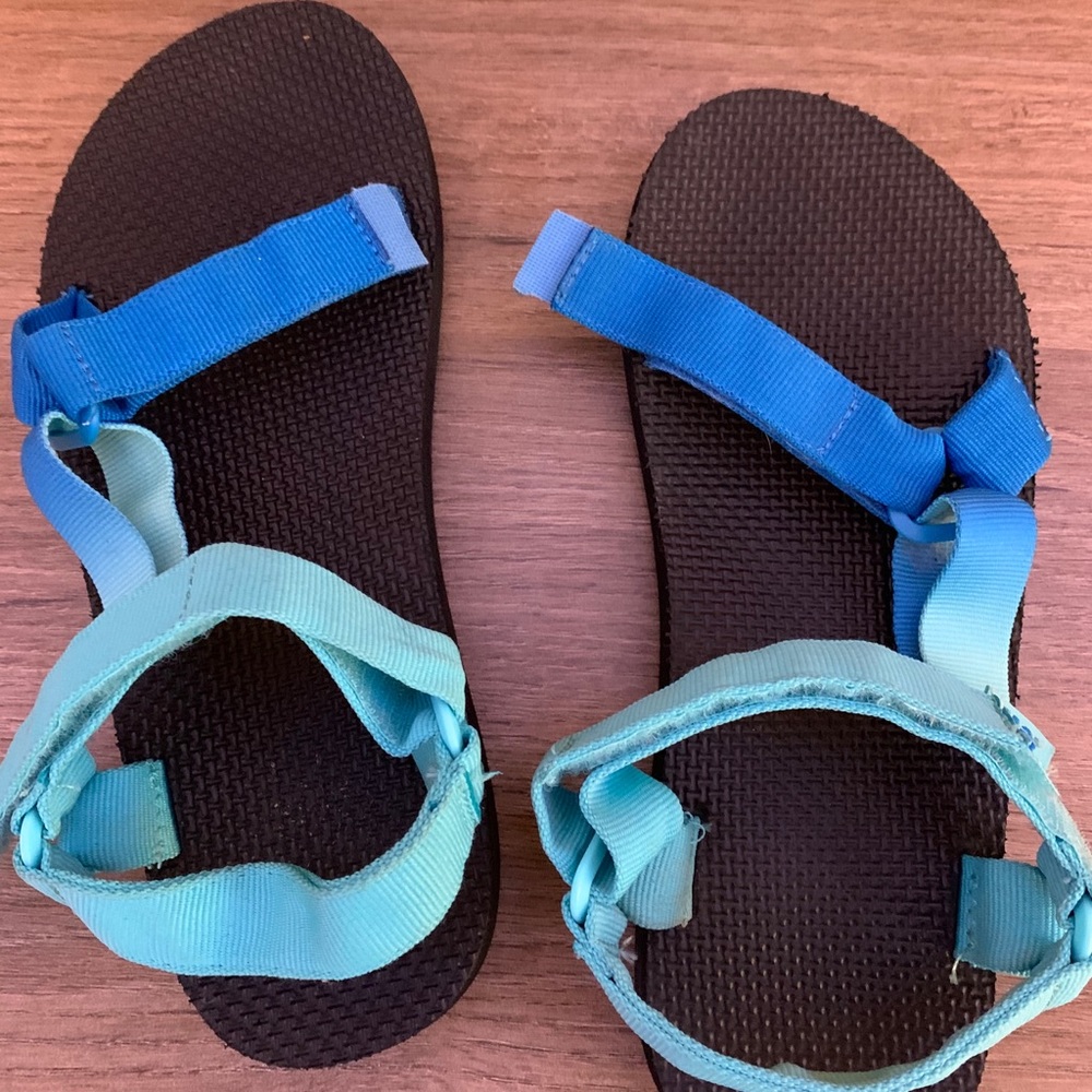 BLUE AND BLACK OPEN TOE SANDLES